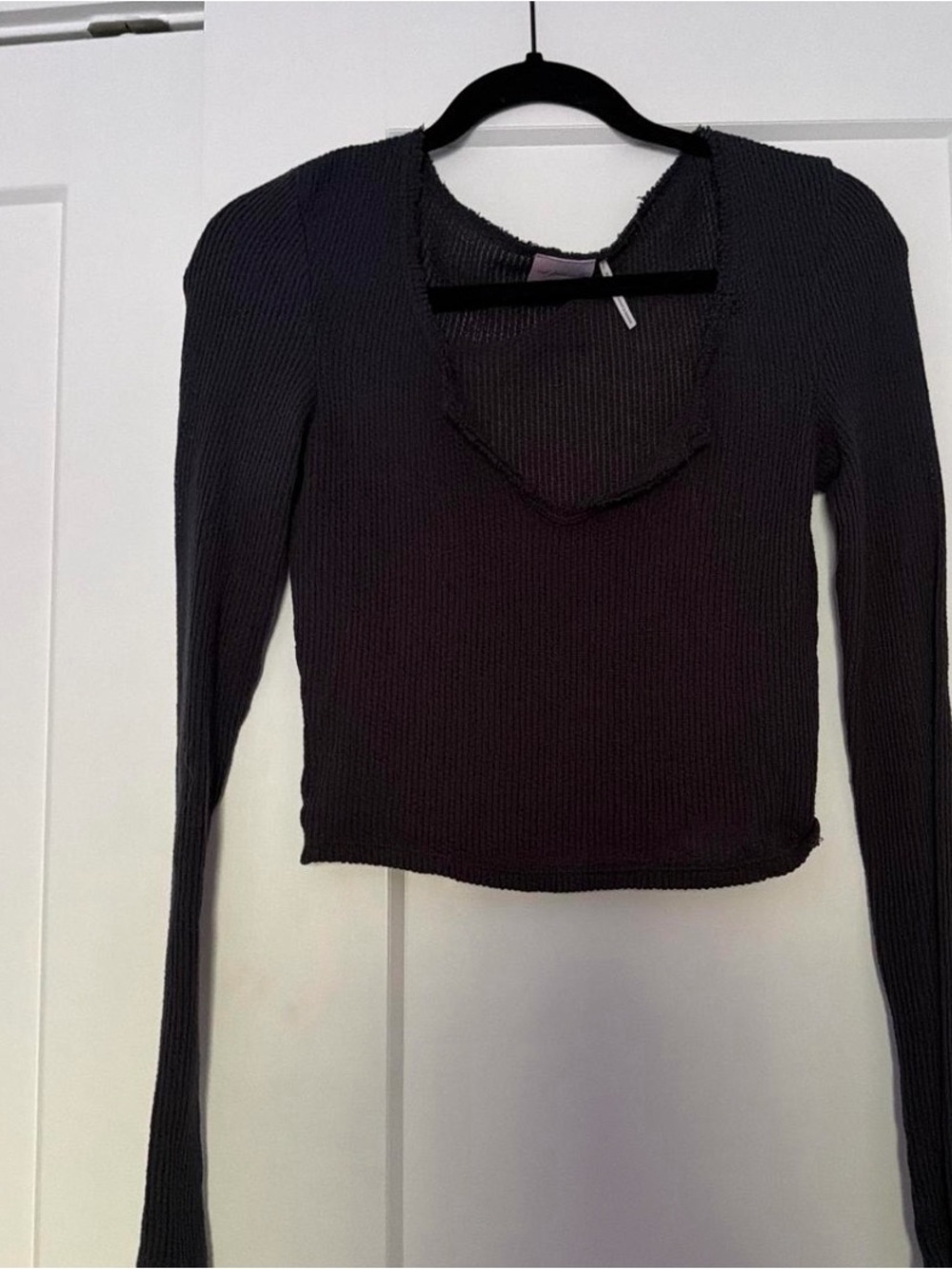 Urban Outfitters Black Ribbed Long-Sleeve V-Neck Crop Top